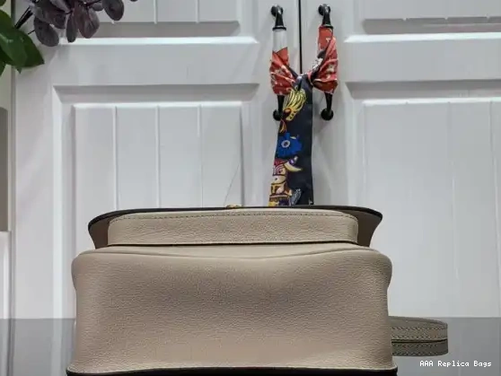 Aaa replica ru CHAIN LOCKME VUITTON LOUIS PM 0608